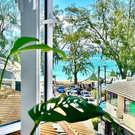 3 Bedroom Beachside Apartment - 30 Secs From Beach Flic en Flac Exterior photo