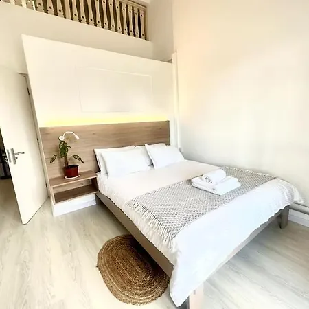3 Bedroom Beachside Apartment - 30 Secs From Beach Flic en Flac Exterior photo