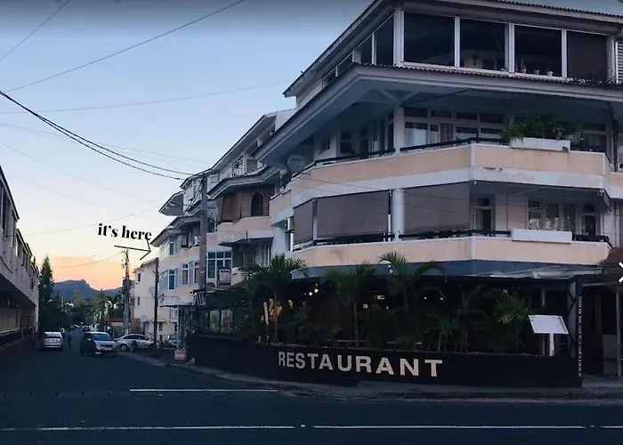 3 Bedroom Beachside Apartment - 30 Secs From Beach