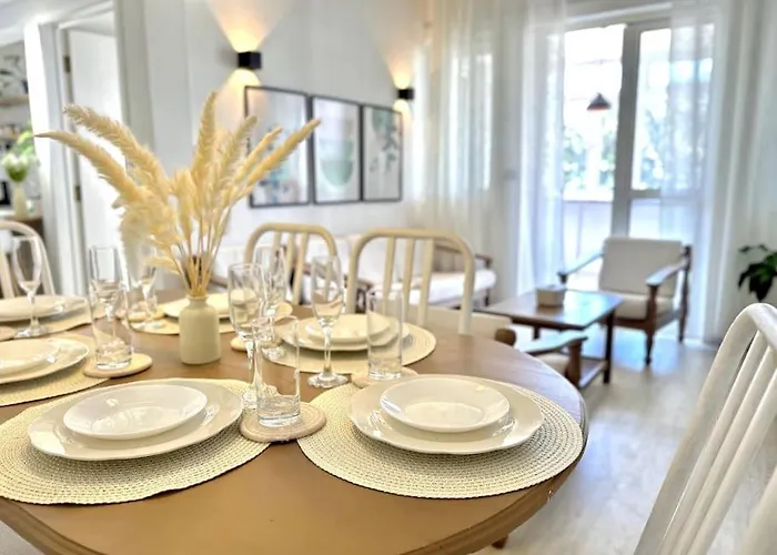 3 Bedroom Beachside Apartment - 30 Secs From Beach