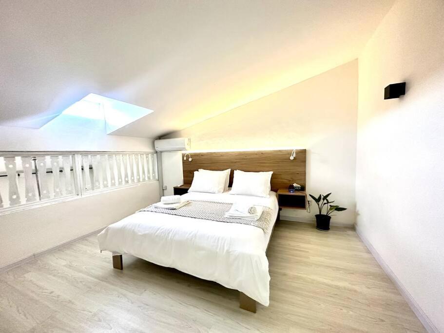 Apartment 3 Bedroom Beachside - 30 Secs From *