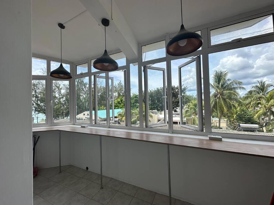 Apartament 3 Bedroom Beachside - 30 Secs From *