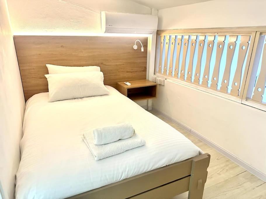 3 Bedroom Beachside - 30 Secs From