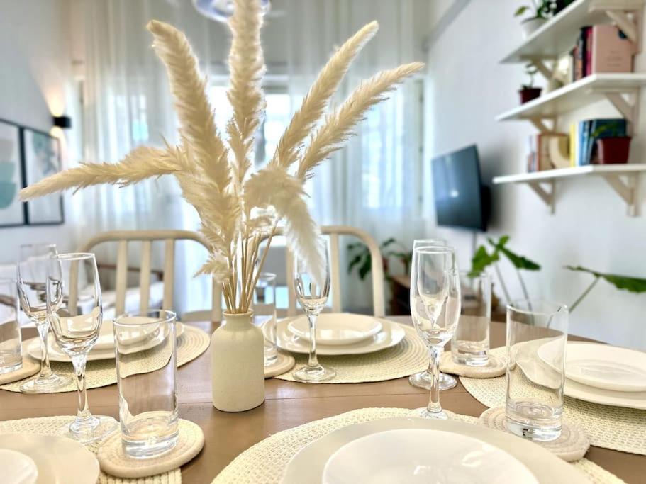 Apartament 3 Bedroom Beachside - 30 Secs From *